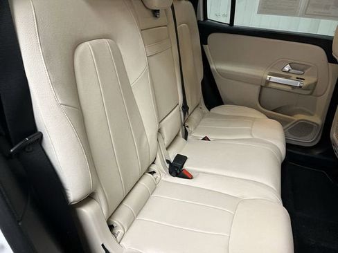 Used 2024 Mercedes-Benz GLB 250 4MATIC image 32