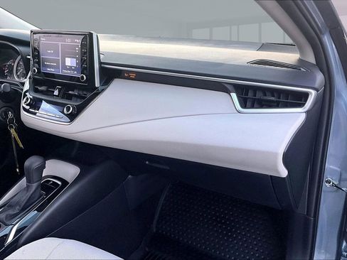 Used 2020 Toyota Corolla LE image 25