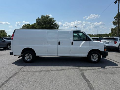 Used 2021 Chevrolet Express 3500 Extended w/ Driver Convenience Package RWD image 7