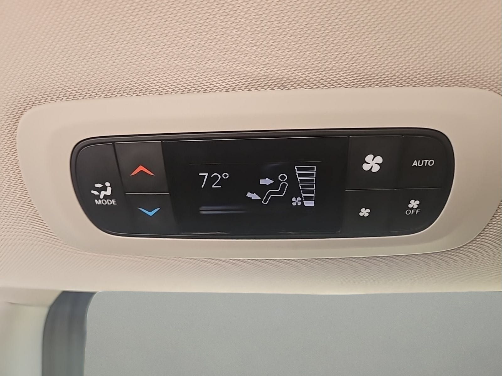 Used 2023 Chrysler Pacifica Touring-L FWD image 10