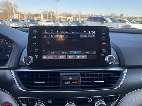 Used 2018 Honda Accord Touring image 18