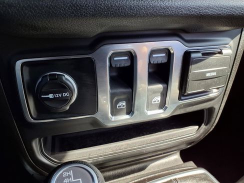 Used 2025 Jeep Wrangler Sport image 8