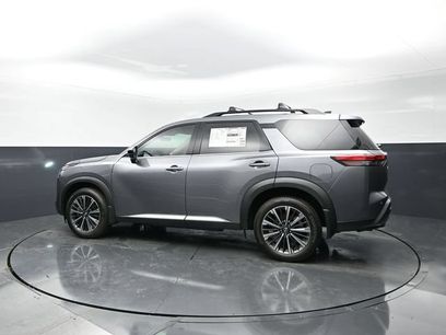 New 2026 Nissan Pathfinder Platinum w/ Accent Package