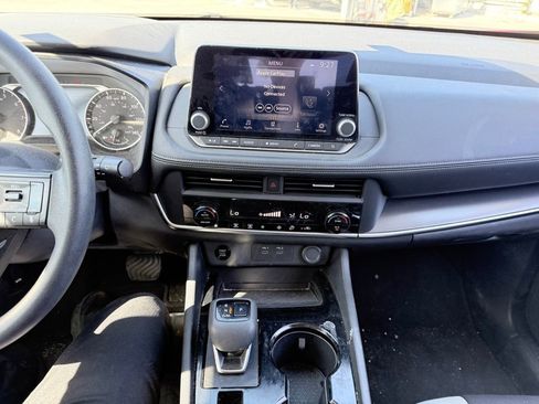 Used 2024 Nissan Rogue SV FWD image 9