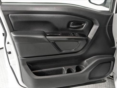 Used 2022 Nissan Titan S image 13