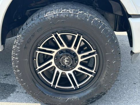 Used 2015 Ford F150 Platinum w/ Equipment Group 701A Luxury AWD/4WD image 10