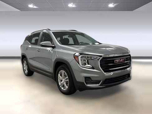 Used 2023 GMC Terrain SLE w/ Driver Convenience Package FWD image 6