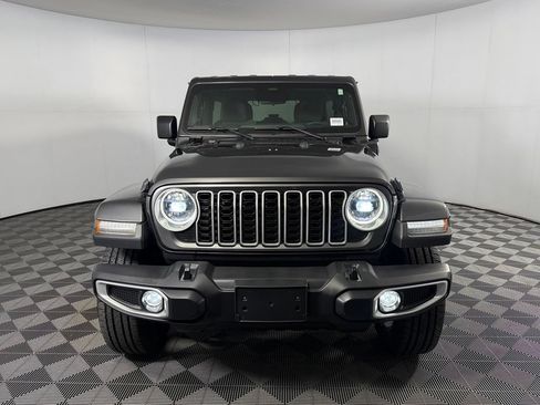 Used 2025 Jeep Wrangler Unlimited Sahara AWD/4WD image 2