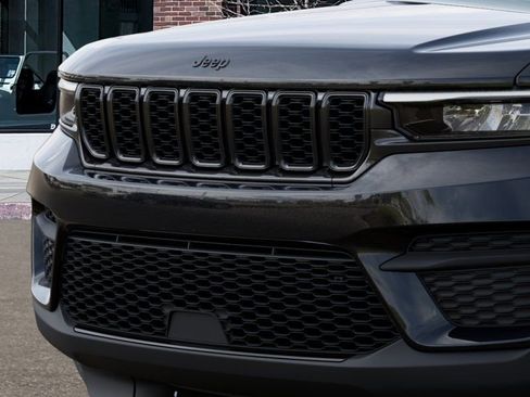 New 2025 Jeep Grand Cherokee Altitude image 11