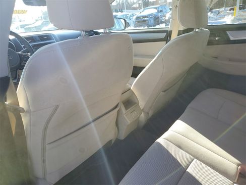 Used 2019 Subaru Outback 2.5i Premium image 14