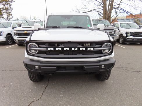 New 2025 Ford Bronco Outer Banks image 2
