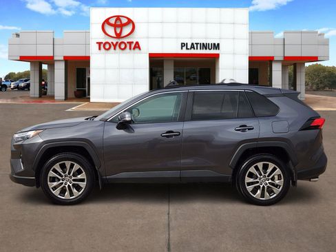 Used 2022 Toyota RAV4 XLE Premium image 3