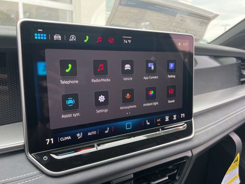 New 2026 Volkswagen Tiguan SE R-Line FWD image 12