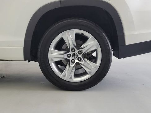 Used 2018 Toyota Highlander Limited FWD image 13