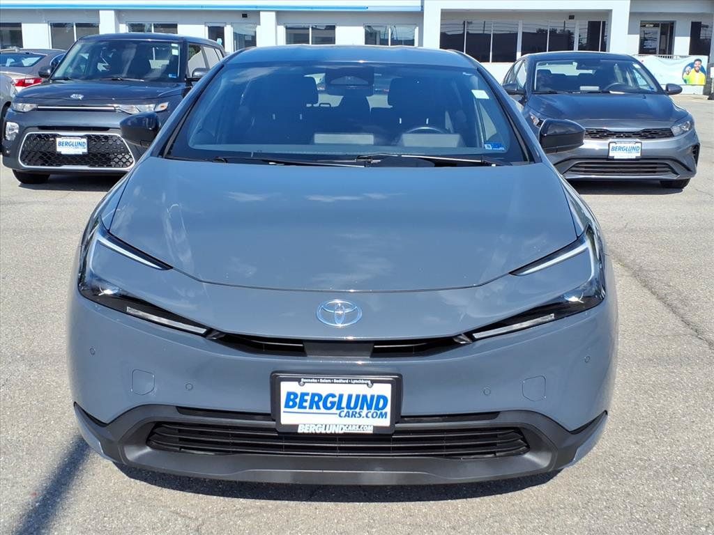 Used 2024 Toyota Prius LE FWD image 9