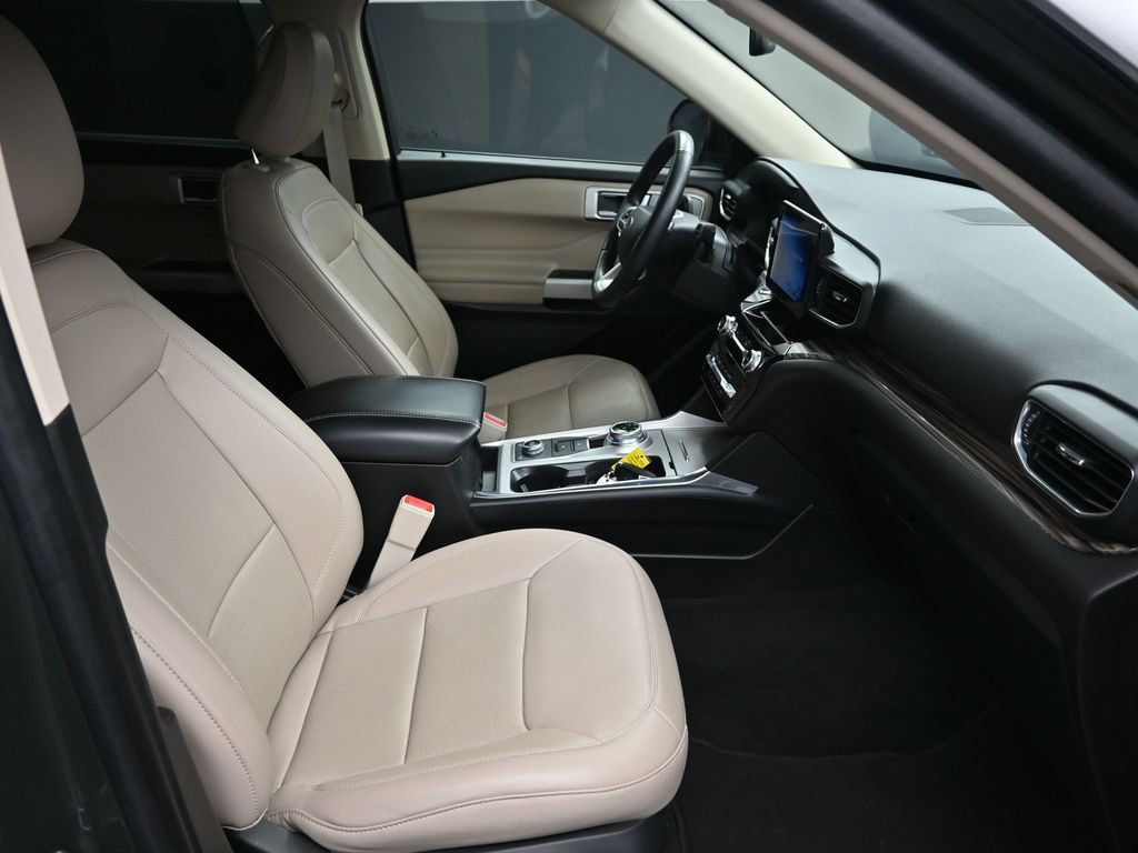 Used 2023 Ford Explorer Limited AWD/4WD image 38