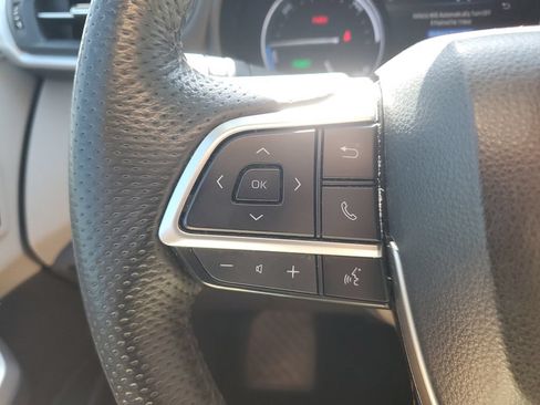 Used 2023 Toyota Sienna Limited FWD image 24