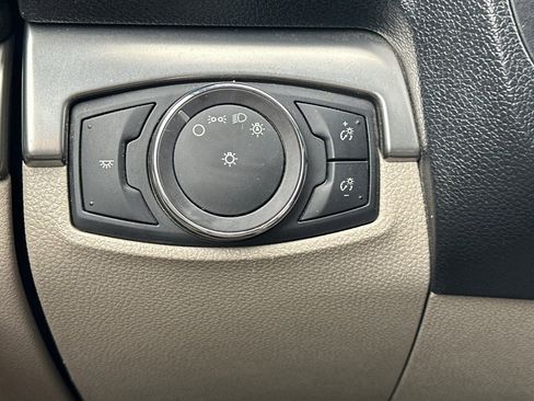 Used 2018 Ford Explorer XLT FWD image 31