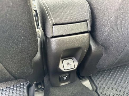 Used 2021 Jeep Renegade Latitude w/ Sun & Sound Group image 16