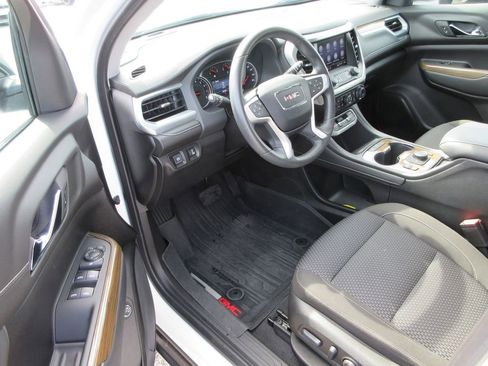 Used 2023 GMC Acadia SLE w/ Driver Convenience Package image 13