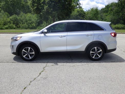 Used 2020 Kia Sorento AWD V6 image 2