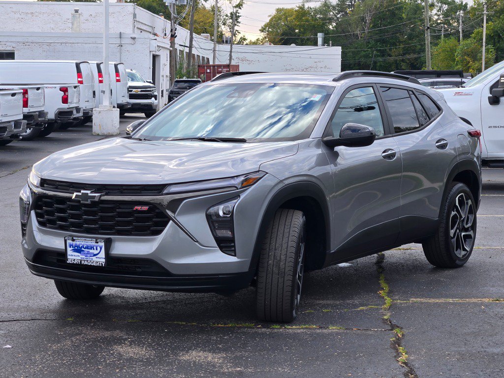 Certified 2024 Chevrolet Trax RS w/ Sunroof Package FWD image 4