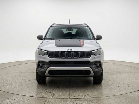 Used 2025 Jeep Compass Trailhawk AWD/4WD image 2