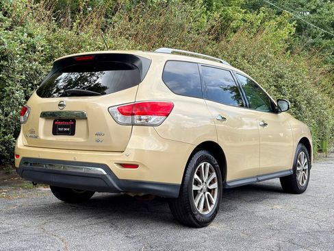 Used 2013 Nissan Pathfinder SV AWD/4WD image 3