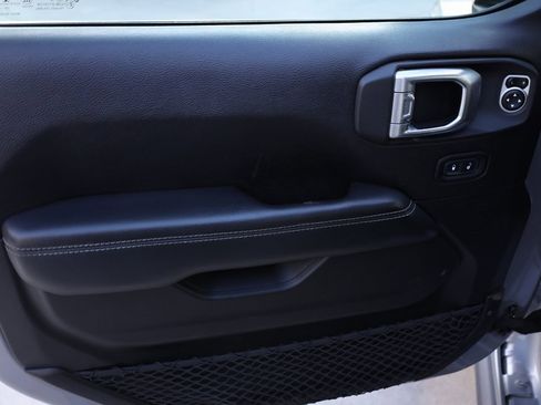 Used 2020 Jeep Wrangler Unlimited Sahara image 10