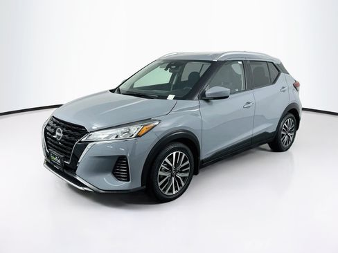 Used 2023 Nissan Kicks SV FWD image 3