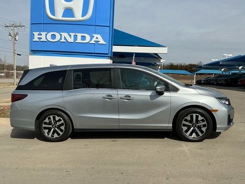 Used 2025 Honda Odyssey EX-L image 2