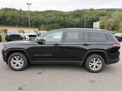 Used 2023 Jeep Grand Cherokee L Limited w/ Luxury Tech Group II AWD/4WD image 2
