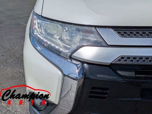 Used 2019 Mitsubishi Outlander SE image 11