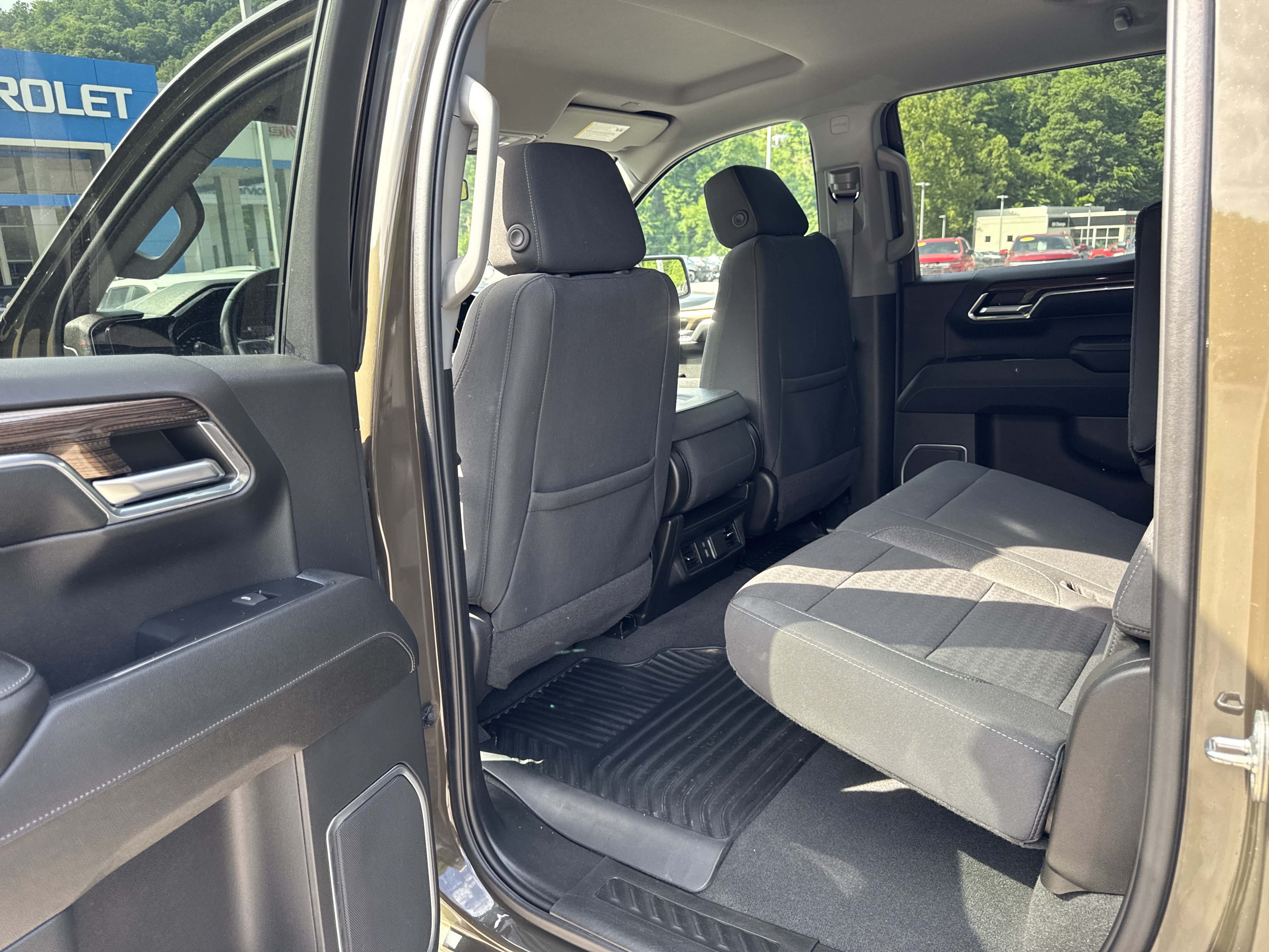 Used 2023 Chevrolet Silverado 1500 LT AWD/4WD image 15