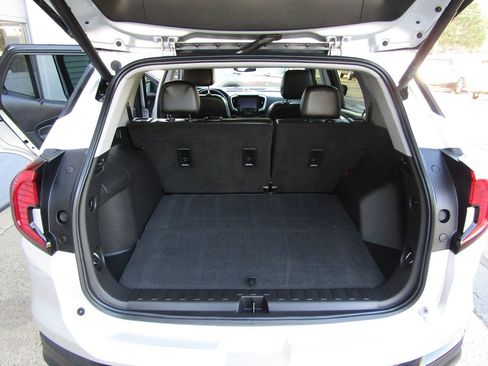 Used 2022 GMC Terrain SLT w/ Infotainment Package II image 6