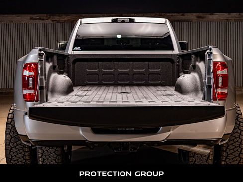 Used 2024 RAM 3500 Big Horn w/ Sport Appearance Package image 9