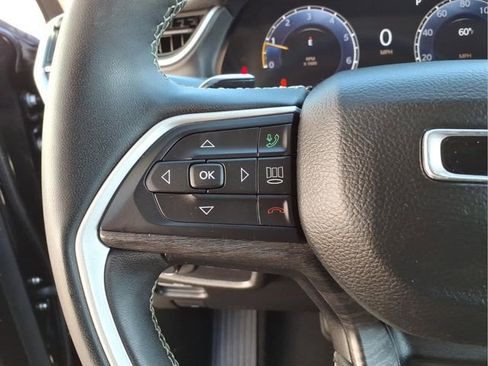 Used 2023 Jeep Grand Cherokee Limited AWD/4WD image 17