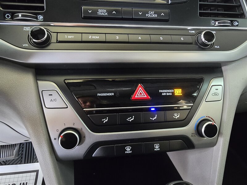 Used 2017 Hyundai Elantra SE FWD image 20