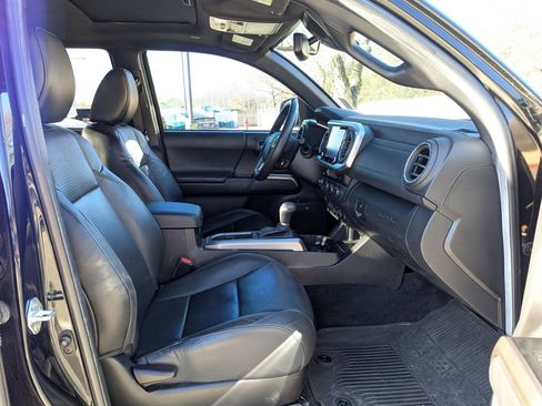 Used 2022 Toyota Tacoma Limited image 27