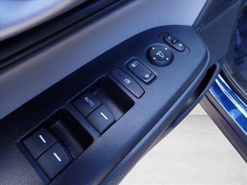 Used 2018 Honda CR-V LX image 12