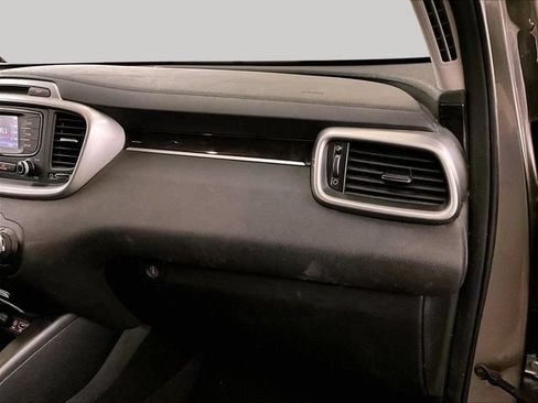 Used 2017 Kia Sorento AWD image 16