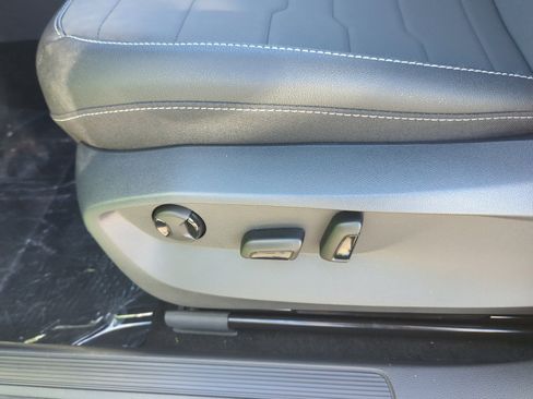 New 2026 Volkswagen Taos SE image 14