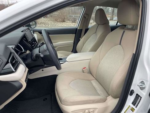 Used 2022 Toyota Camry LE image 19