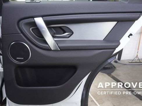 Used 2025 Land Rover Discovery Sport Dynamic SE image 25