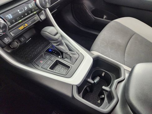 Used 2022 Toyota RAV4 XLE image 25