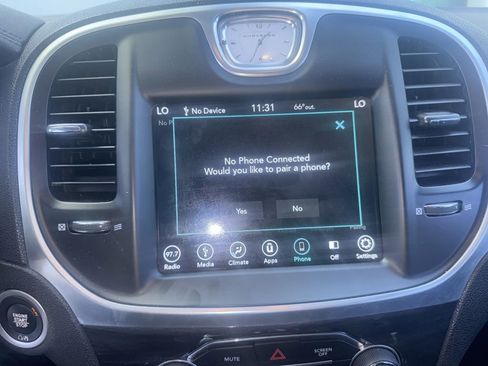 Used 2019 Chrysler 300 Touring w/ Sport Appearance Package image 4