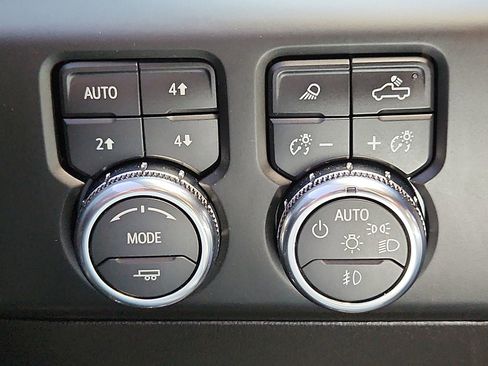 Used 2024 GMC Sierra 2500 AT4 w/ AT4 Preferred Package image 14