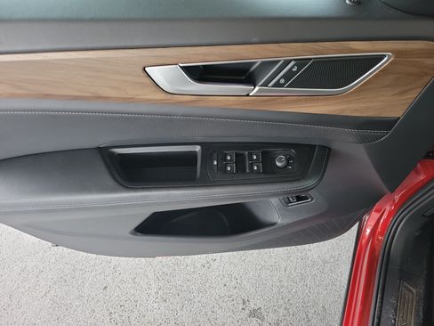 Used 2024 Volkswagen Atlas SE w/ Panoramic Sunroof Package FWD image 18