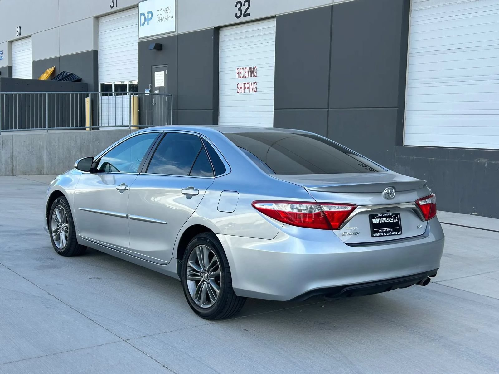 Used 2016 Toyota Camry SE FWD image 3