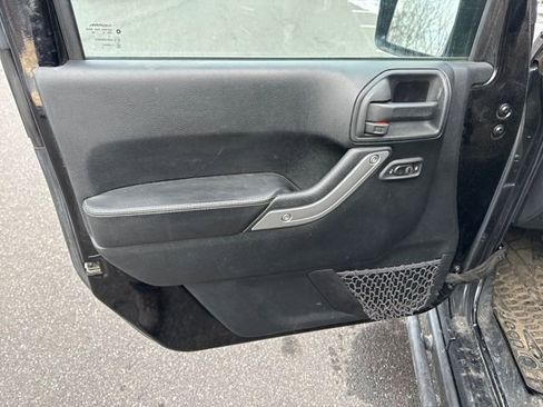 Used 2016 Jeep Wrangler Unlimited Rubicon image 15